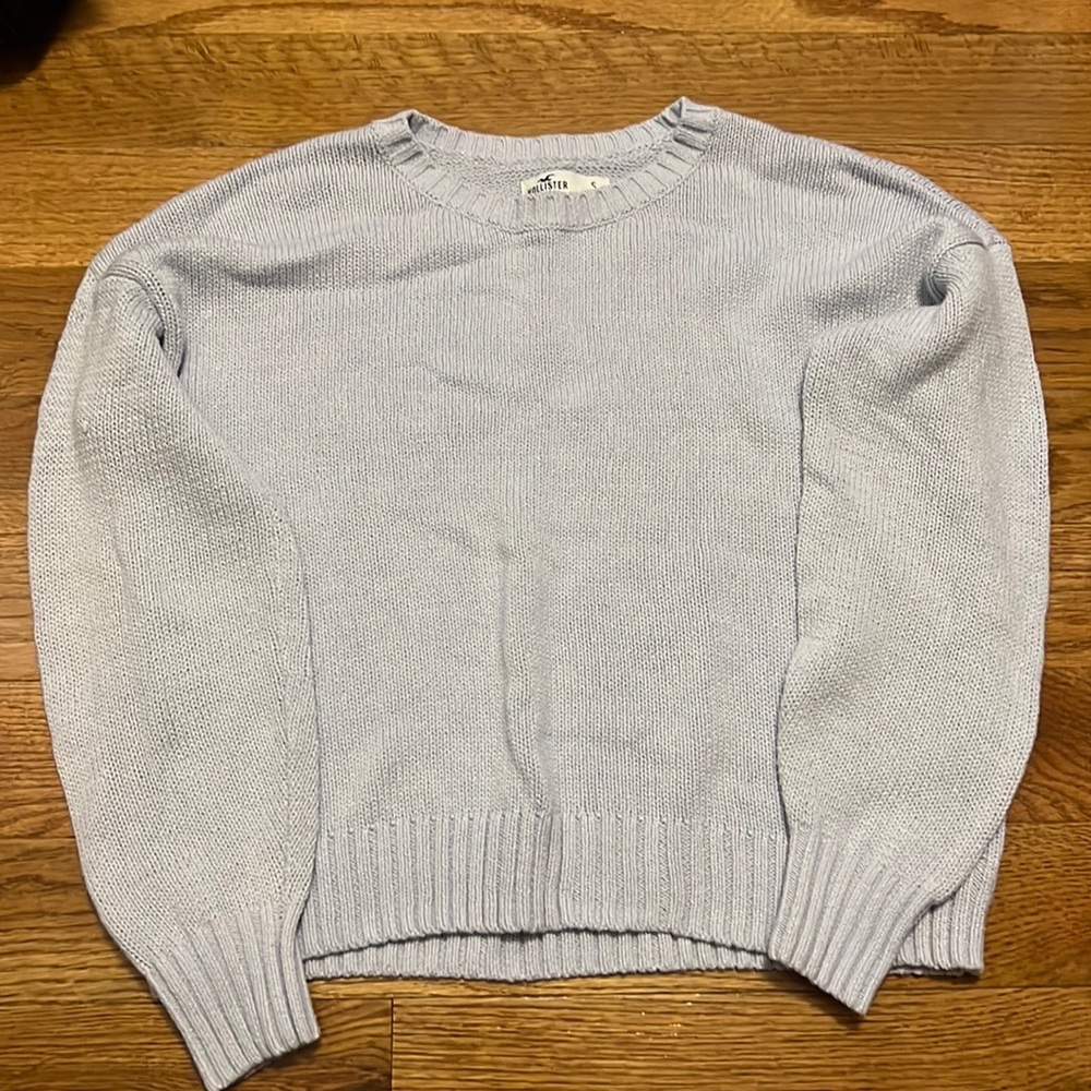 Hollister baby blue sweater size small and in good condition
